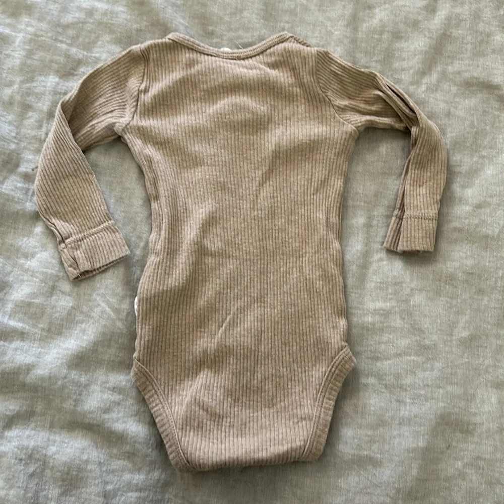 Jamie Kay organic cotton blend modal ribbed bodysuit. Unisex. 1y
